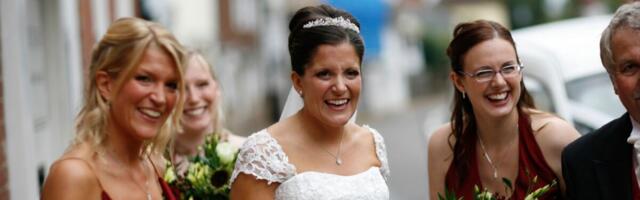 Nikako ne nosite crvenu boju kao gost na svadbi: Mnogi veruju u ovu bizarnu tradiciju i gledaće vas popreko