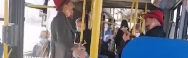 Dva Argentinca su ušla u autobus i zapevala "Ovamo cigani": svi dele snimak koji je oduševio Srbiju