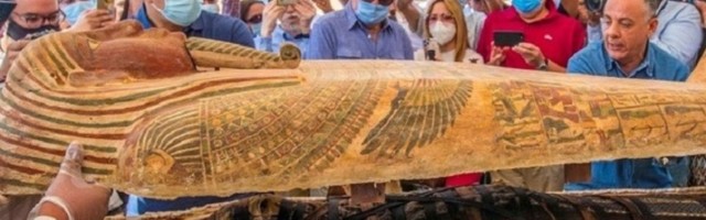 "Samo nam je još ovo falilo": Arheolozi otvorili sarkofag pred publikom