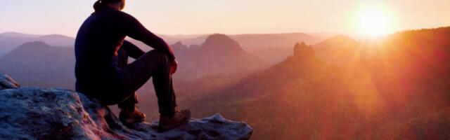 CRNOGORAC OSTAVLJA SVE PARE PUTINU I TRAMPU! Željko se uselio u sud, bori se za nasledstvo od 14 miliona €! Poneo šlem, dvogled i ćebe!