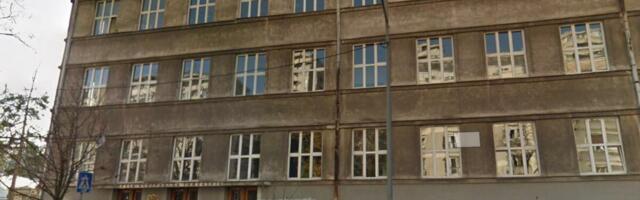 Đaci i roditelji protestuju ispred Pete beogradske gimnazije