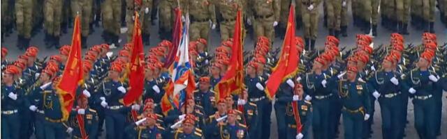 "RUSI IZGLEDAJU NEPOBEDIVO": Tramp bio impresioniran dok je gledao vojnu paradu na Crvenom trgu