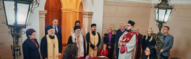 SVEČANOST ZA DECU ODUŠEVILA STANARE Božić Bata stigao u Kruševac prvi put posle osam decenija (FOTO)