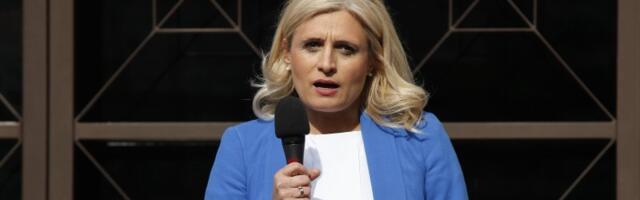 Zbog ove žene je nastao totalni lom u opoziciji! Tajna biografija Jelene Pavlović: Ko je blokaderka koja je očarano klicala Vučiću?! (VIDEO)