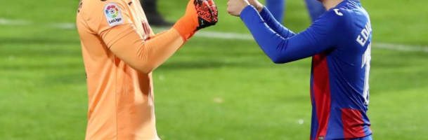 Mogao je da bude Račićev gol karijere, a Španci kažu Dmitrovićeva odbrana sezone! (video)