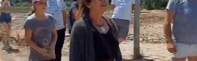 Ceca Bojković telom štitila baru Reva (VIDEO)