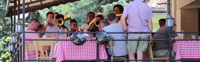 Poreska inspekcija zatvorila nekoliko ugostiteljskih lokala i šatri u Guči