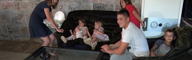 Dan u porodici sa jedanaestoro dece: „Dosta posla, ali i vrednih ruku“ (VIDEO)