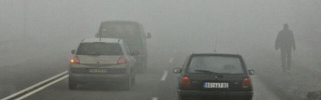 Магловито и тмурно са локалном појавом слабе кише