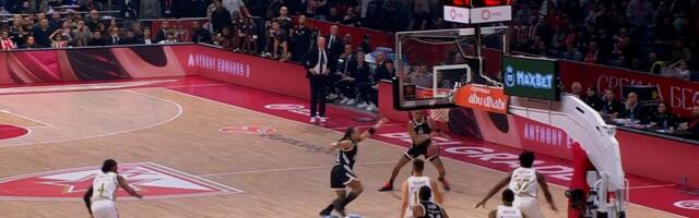 Ovako se "gine" na terenu: Požrtvovani košarkaši Crvene zvezde bore se za svaku loptu