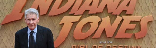 Legendarni glumac šetao ulicom, ljudi mu prilazili, njegov gest ih je šokirao (VIDEO)