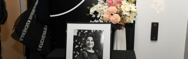 KOMEMORACIJA BETI ĐORĐEVIĆ: Unuk i unuka načisto slomljeni, a ove DVE PEVAČICE su prve stigle