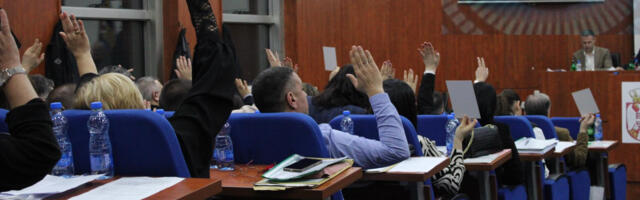 Spomenik kralju Milanu kao ujedinitelj vlasti i dela opozicionih odbornika