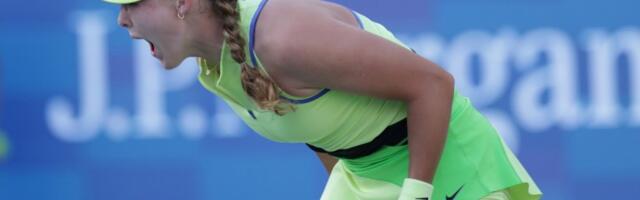 Ruskinja „pukla“ pod pritiskom: Andrejeva smrskala reket, a zatim i psovkom „otpozdravila“ publiku (VIDEO)