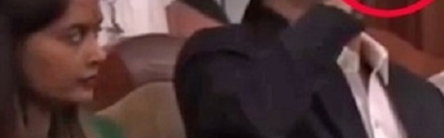 Političar nagnuo flašu, usledila OPŠTA PANIKA! (VIDEO)