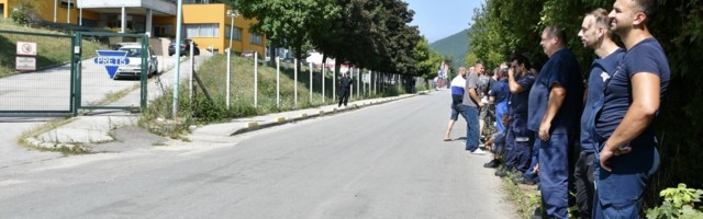 Radnici Pretisa iz Vogošće obustavili rad zbog kašnjenja junske plate