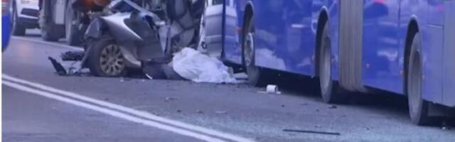 Auto SMRSKAN: Prve slike stravične nesreće kod Umke (FOTO)