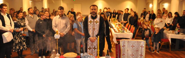 Članovi KUD Izvor iz Pariza obeležili slavu