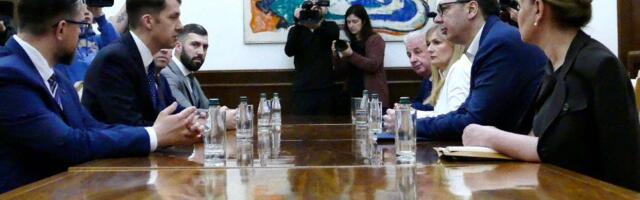 Ko će kome okrenuti leđa: SVM SNS-u ili SNS SVM-u?