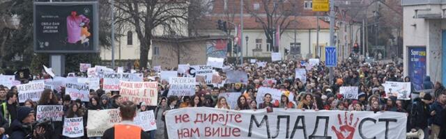 Đaci i roditelji izlaze na ulice Novog Beograda: Protesti u više gradova (UŽIVO)