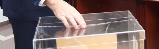 CRTA: Zabeležene prve neregularnosti - pretnje posmatračima, popunjeni glasački listići