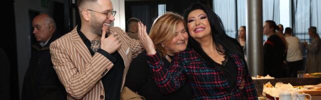 (VIDEO) Haos u kolima: Pevač odbio da ga vozi pijana koleginica: "Želim da živim"