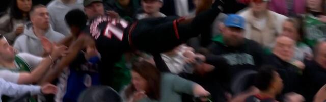 Au, šta se ovde desilo? Košarkaš Filadelfije poleteo po loptu, završio u publici i povredio navijačicu