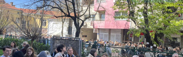 Studenti i profesori protestovali ispred Filozofskog zbog ukidanja dozvole za tri departmana