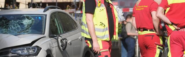 Prve fotografije horora u Nemačkoj: Na licu mesta veliki broj policajaca i vozila hitne pomoći