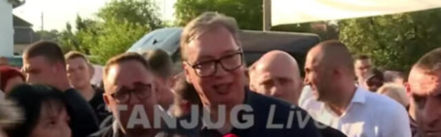 (UŽIVO) Vučić u Oplaniću kod Kraljeva: Dočekao ga veliki broj meštana i Srbi sa KiM (VIDEO)