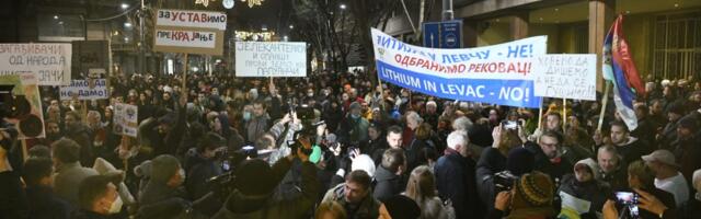 Protesters in Belgrade threaten to block Serbia if two laws are passed