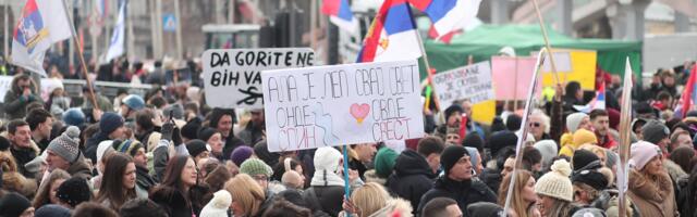 Manje od sat do završetka veličanstvenog skupa u Kragujevcu, studenti čiste ulice (VIDEO)