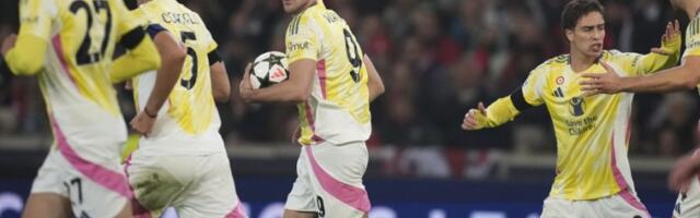 "DUŠAN SE ŽRTVUJE ZA EKIPU": Trener Juventusa zapušio usta Vlahovićevim neprijateljima