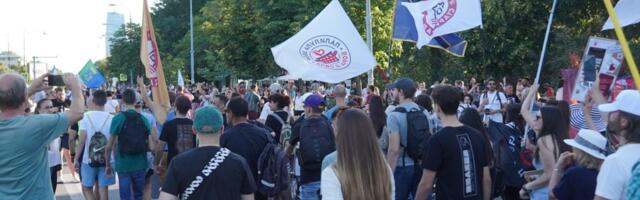 „Napadači su sklapali sporazume sa tužilaštvom, a tužilac gostuje na Informeru“: Studentkinja koja je napadnuta ispred FDU-a za Danas