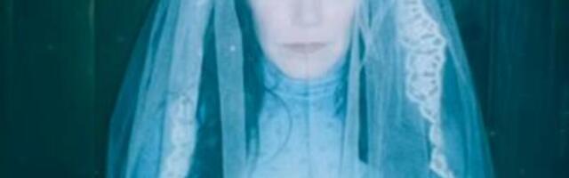 SVET ŠOKIRAN! Pevačica se UDALA za svog PSA! U dvorištu mu rekla "SUDBONOSNO DA", objavila i slike