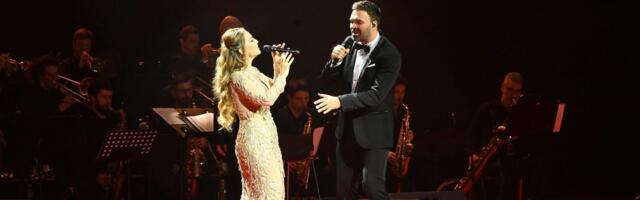 Jelena Tomašević i Ivan Bosiljčić NAPRAVILI SPEKTAKL na Dan zaljubljenih: Prisutni pevaju uglas, zaplesali ko na filmu, a onda odzvonio APLAUZ! (VIDEO)