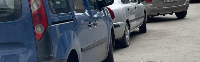 Čekajući javnu garažu u Leskovcu