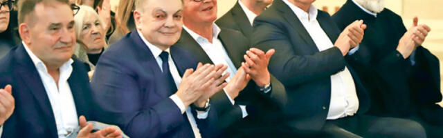 Миловану Бојићу уручена Светосавска повеља „Просвјете”