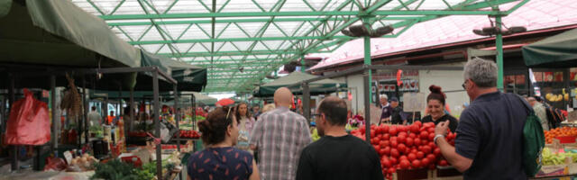 ČISTKA NA PIJACAMA U SRBIJI: Inspektori uklonili skoro 200 KILOGRAMA NEBEZBEDNE HRANE