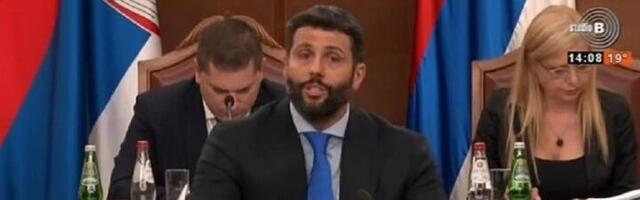 Đilas, Đilas, Đilas... Šapić uzurpirao govornicu u Skupštini (VIDEO)