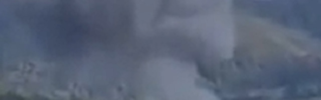 Vojni avion se srušio u dvorište meštanina Vitomaira iz Vrasine i umalo ga usmrtio (VIDEO)