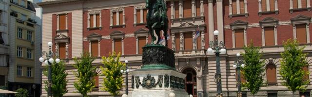 Građani se skupljaju na Trgu republike, čekaju studente