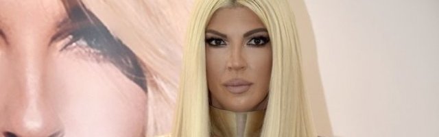 (FOTO) SABLASNO! JK izazvala paniku novom objavom: Svi gledaju u ženu iza nje koja uteruje strah u kosti!