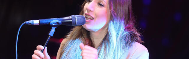 „Čast i bruka žive dovjeka“: Suprug Danice Crnogorčević objavio koji su joj gradovi otkazli nastupe zbog podrške studentima