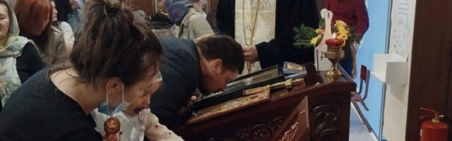 MOŠTI SVETOG NEKTARIJA U DEČJOJ BOLNICI: Trenutak koji je zaustavio žurbu u hodnicima Instituta za majku i dete (FOTO)