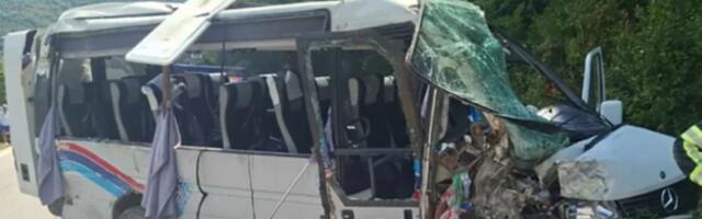 Pritvoren vozač minibusa posle nesreće u Crnoj Gori: Poginula devojka iz Srbije, teško povređen dečak