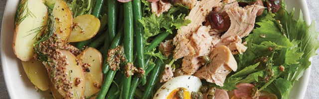 Salata sa avokadom, tunjevinom i povrćem – gotova za tren oka!