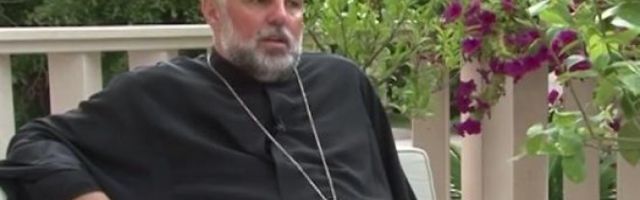 EPISKOP DISELDORFSKI SVE SE OTVORENIJE BAVI POLITIKOM! Zec, slon i kandidat za predsednika!