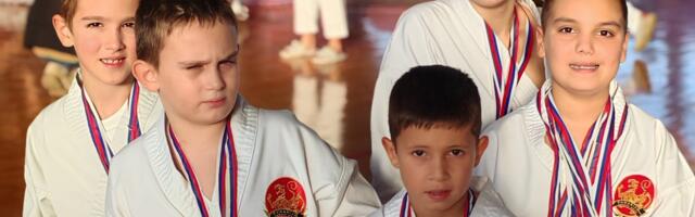 Za Šumadija karate dođo na JKA Grand Prix Srbije 12 medalja