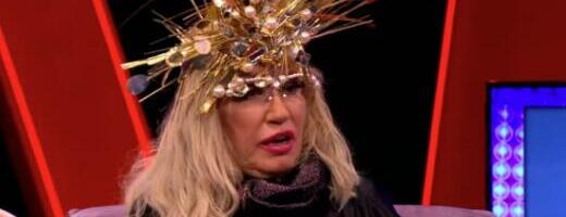 NADA TOPČAGIĆ TOLIKO BUDE PIJANA DA MORAJU DA JE IZNOSE IZ AVIONA! Pevačica je imala jednu veliku tajnu, a sada je sve isplivalo